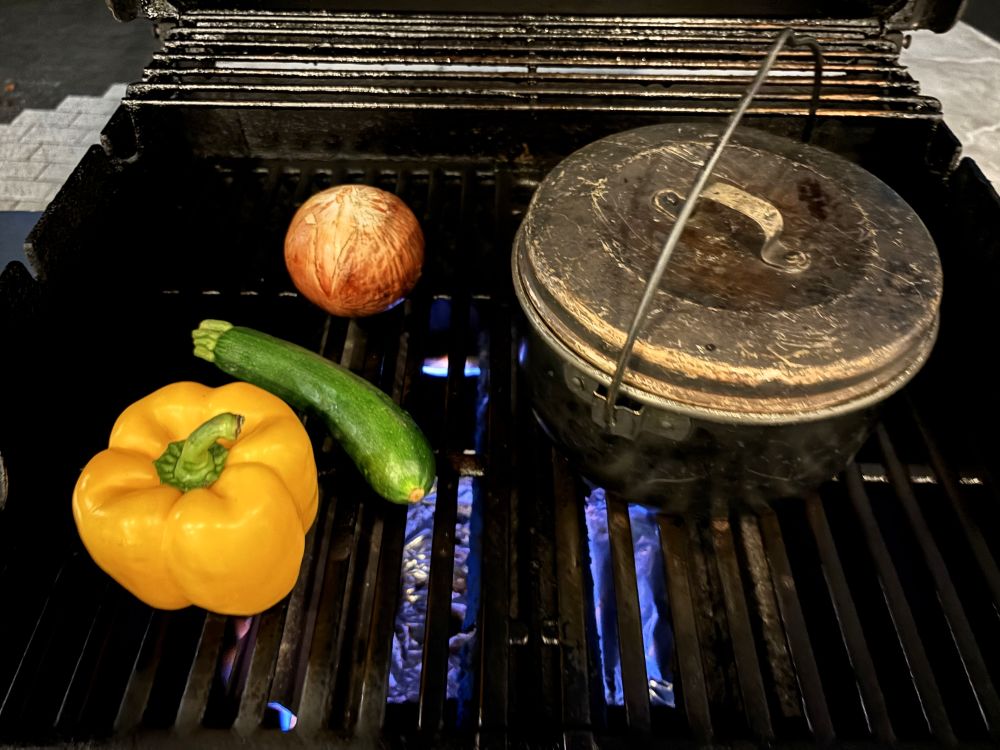「O.GARDEN GRILL」で食材を焼く様子
