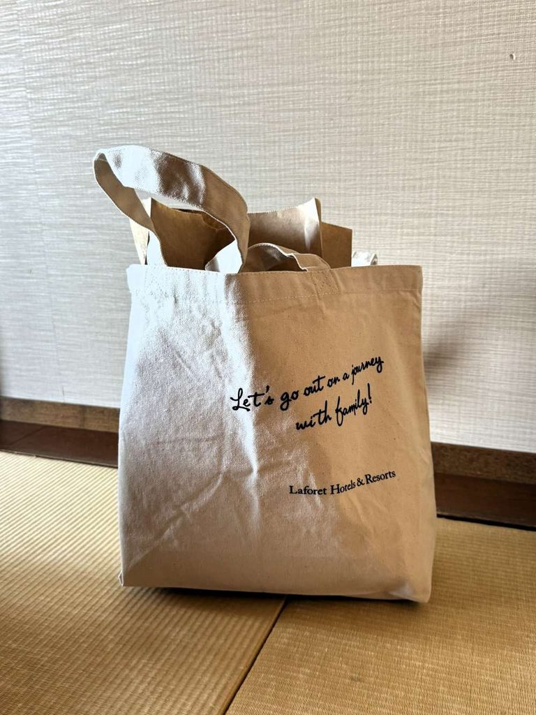 「ラフォーレ伊東温泉 湯の庭」のアメニティの入ったカバンの写真