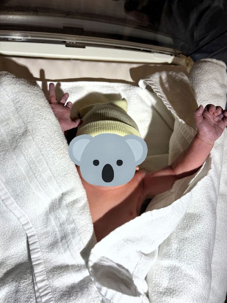 生まれたときの赤ちゃんの写真